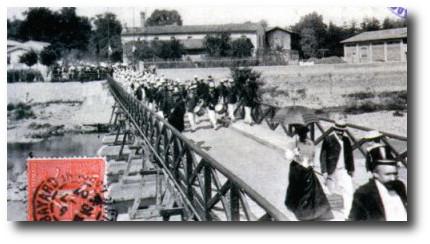 Image Avant que le pont Garigliano ne soit construit, on accédait au Stadium par cette passerelle.